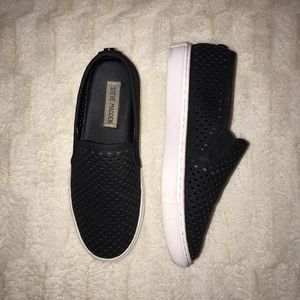 Steve Madden Slip on Sneaker